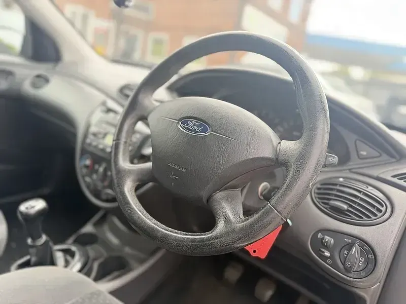 Used Ford Focus Ghia 99 HP (72 kW) 2004 Silver Sedan