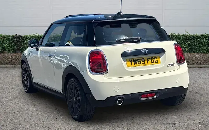 Used Mini Cooper Classic 136 HP (100 kW) 2020 White Hatchback