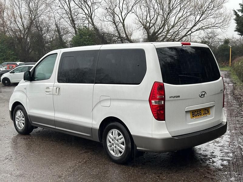 Used Hyundai I800 SE 2016 White MPV