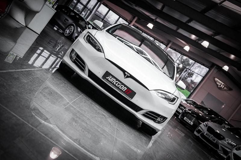 Used Tesla Model S 350 kW (476 HP) 2017 White Hatchback