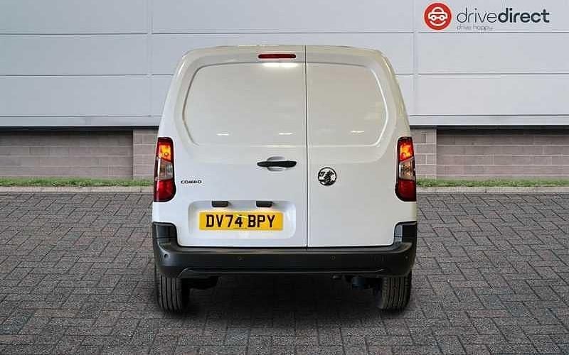 Used Vauxhall Combo S 102 HP (75 kW) 2024 White MPV
