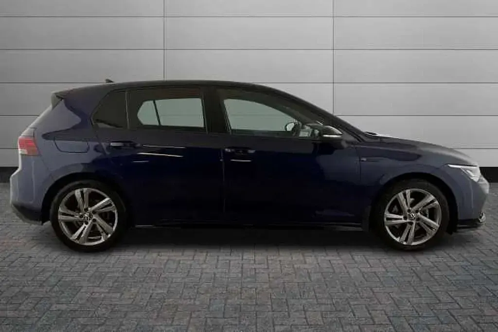 Used VW Golf VIII R-line 150 HP (110 kW) 2022 Atlantic blue Hatchback