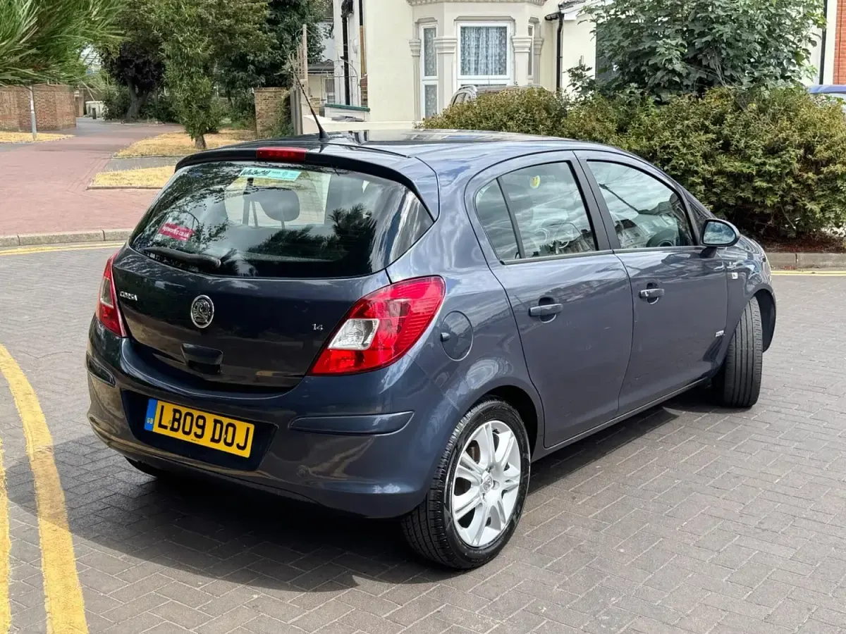 Used Vauxhall Corsa Design Edition 2009 Blue Hatchback