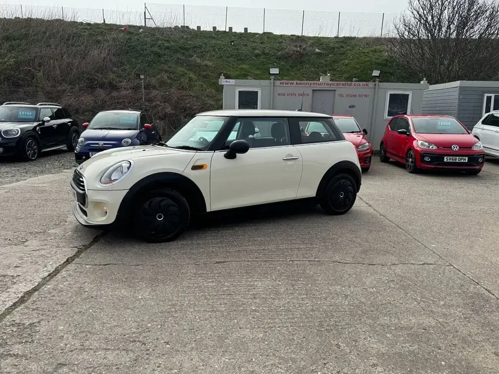 Begagnad Mini ONE Hatch 102 HK (75 kW) 2015 Vit Halvkombi