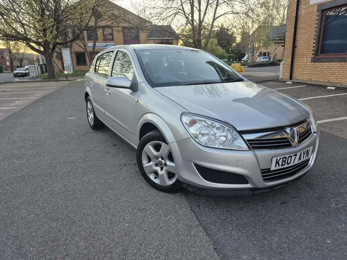 Used Vauxhall Astra Club 88 HP (64 kW) 2007 Silver Hatchback