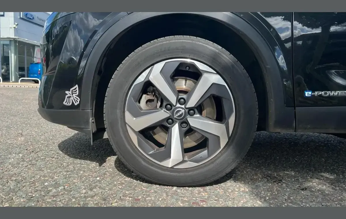 Used Nissan Qashqai N-Connecta 190 HP (139 kW) 2023 Black SUV
