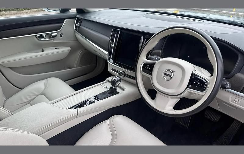 Used Volvo V90 CC 247 HP (181 kW) 2019 Grey Estate