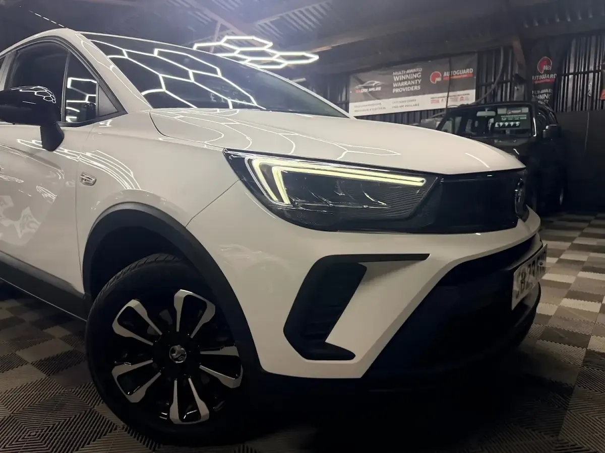 Used Vauxhall Crossland Design Edition 130 HP (95 kW) 2023 White SUV