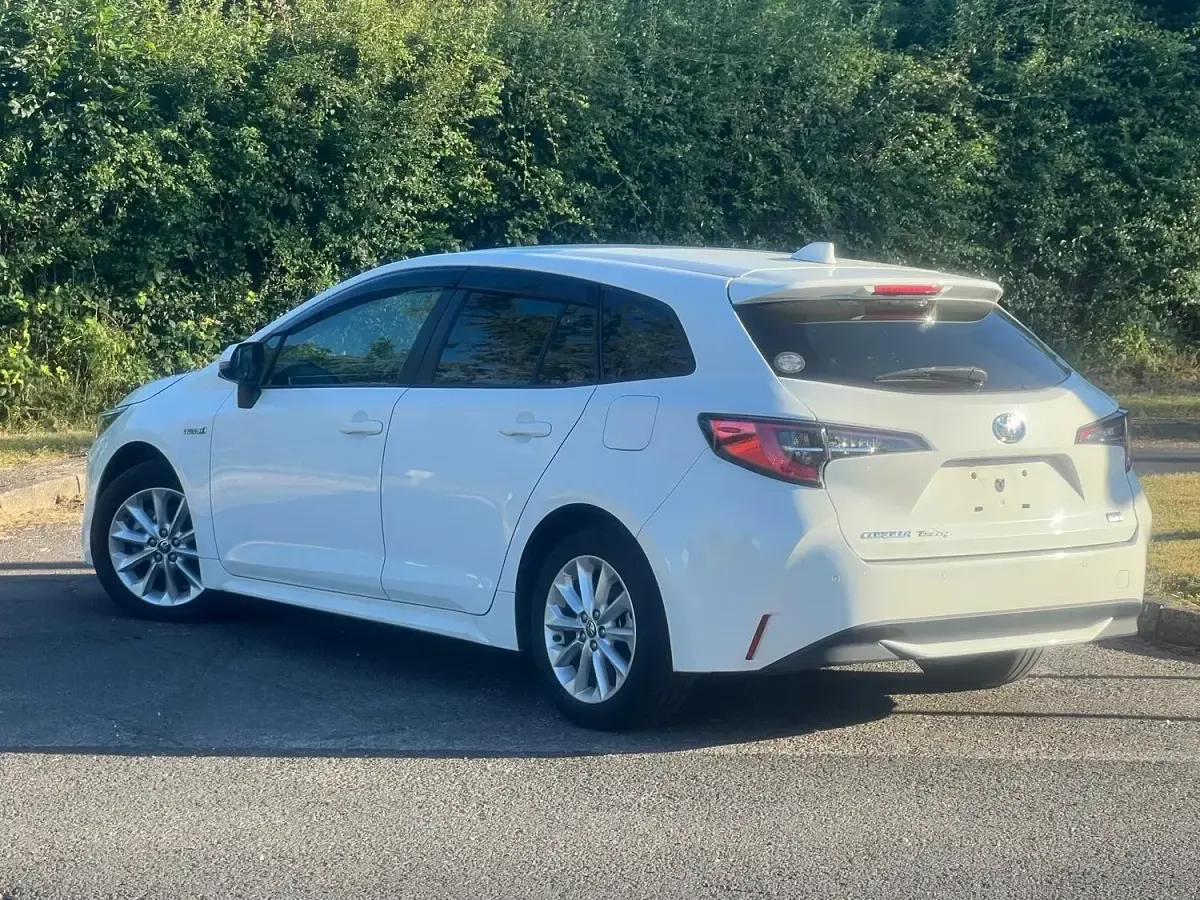 Used Toyota Corolla 140 HP (102 kW) 2025 White Estate