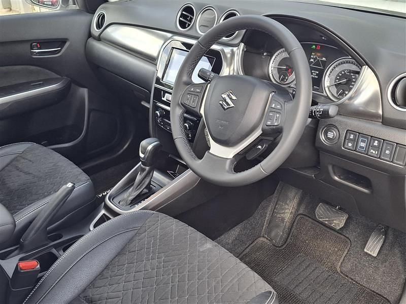Używany Suzuki Vitara SZ5 115 KM (84 kW) 2022 Biały SUV