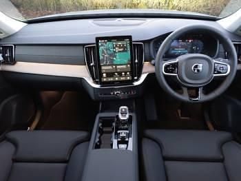 New Volvo XC90 Plus 250 HP (183 kW) 2025 Grey SUV