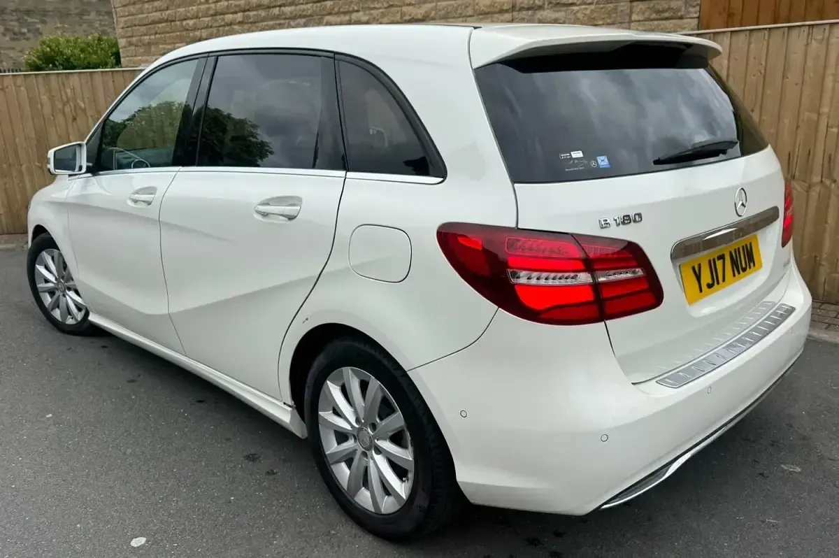 Used Mercedes B180 Executive 122 HP (89 kW) 2017 White Hatchback