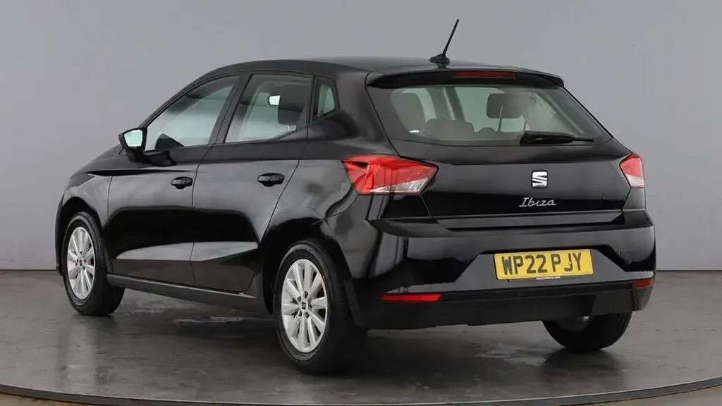 Usado Seat Ibiza SE 79 CV (58 kW) 2022 Negro Utilitario