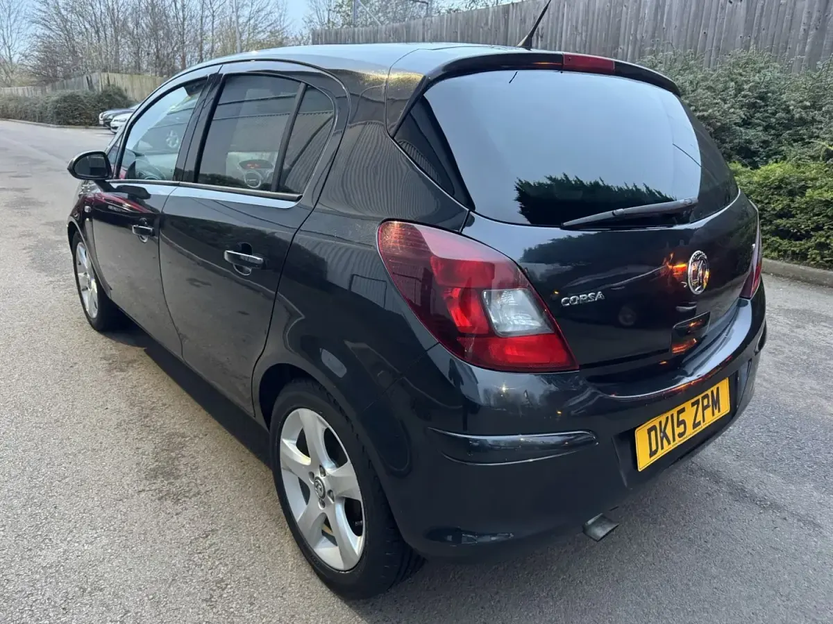 Usado Vauxhall Corsa 100 HP (73 kW) 2015 Preto Citadino