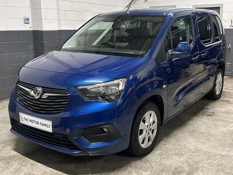 Used Vauxhall Combo 130 HP (95 kW) 2021 Blue MPV