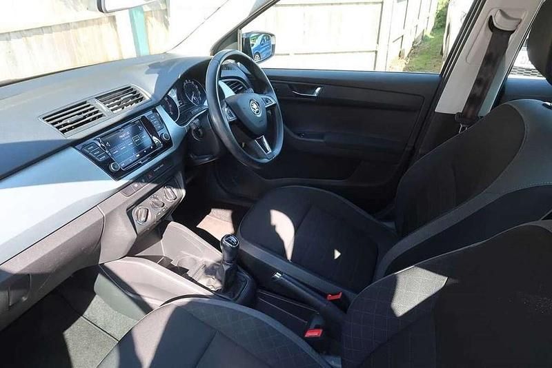 Used Skoda Fabia Colour Edition 58 HP (42 kW) 2020 Candy white black magic pearl effect Hatchback