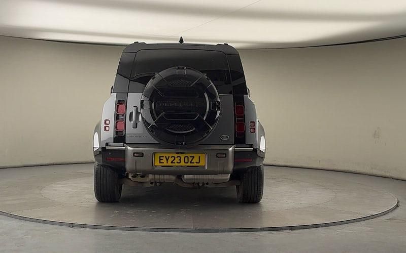 Used Land Rover Defender HSE Dynamic 300 HP (220 kW) 2023 Eiger grey SUV
