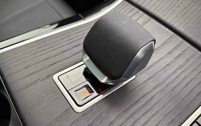 Used Land Rover Range Rover Velar Autobiography 204 HP (150 kW) 2025 Grey SUV