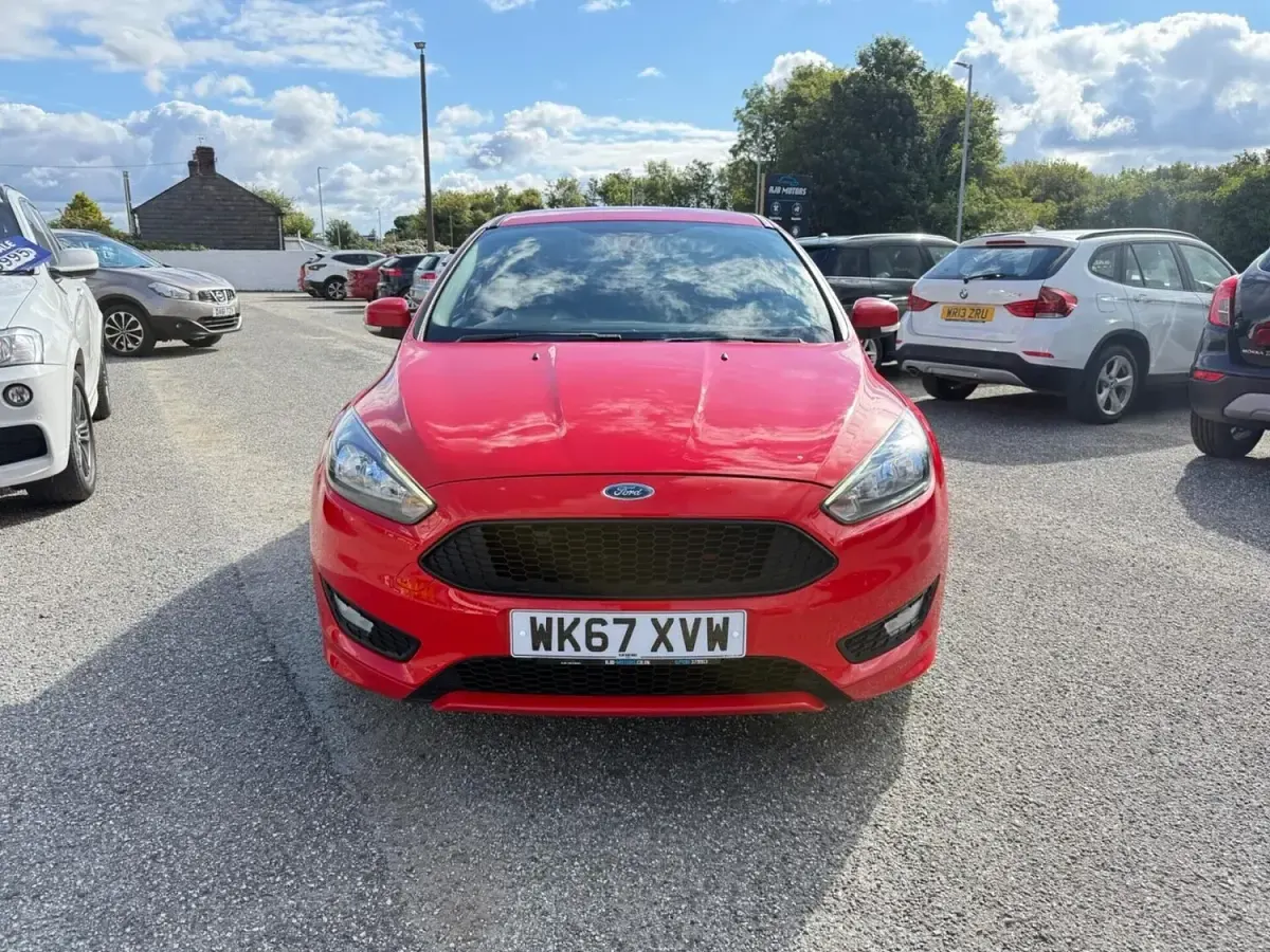 Used Ford Focus ST-Line X 120 HP (88 kW) 2017 Red Hatchback