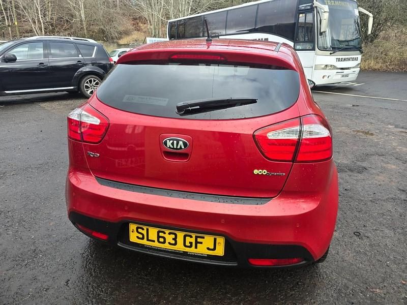 Used Kia Rio 107 HP (78 kW) 2013 Red Hatchback