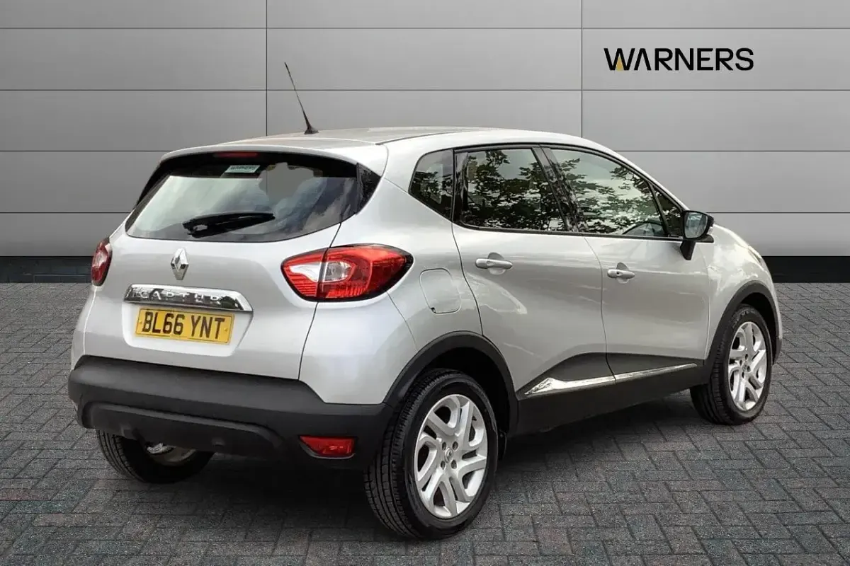 Used Renault Captur Dynamique 89 HP (65 kW) 2016 Grey SUV