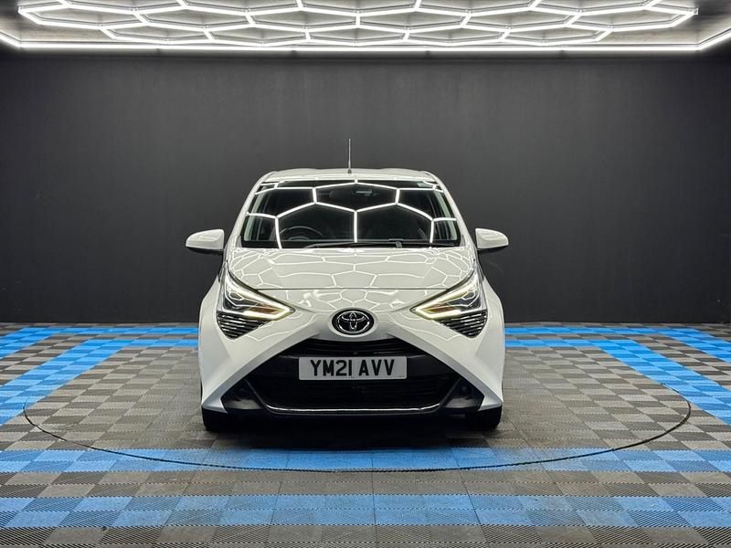 Used Toyota Aygo X-play 2021 White Hatchback