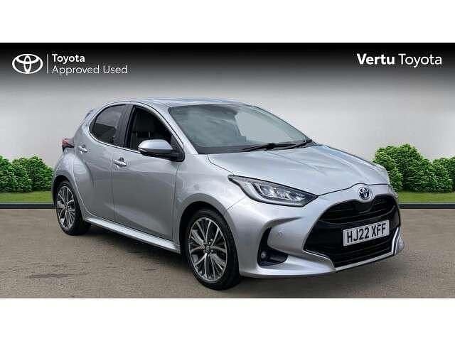 Silver Used 2022 Toyota Yaris Hybrid Hatchback | £13,737 (Fair price) - Image 1/4