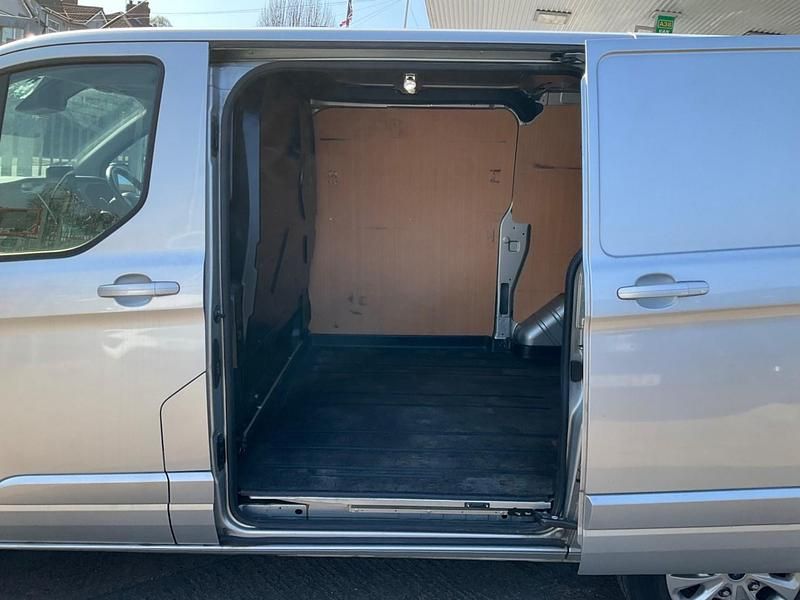 Used Ford Transit Custom Limited 130 HP (95 kW) 2020 Silver Van