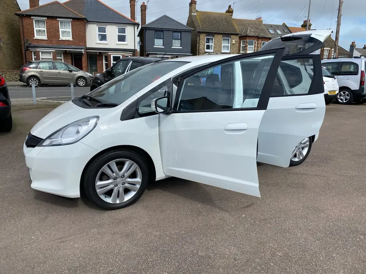Used Honda Jazz ES 99 HP (72 kW) 2014 White Hatchback