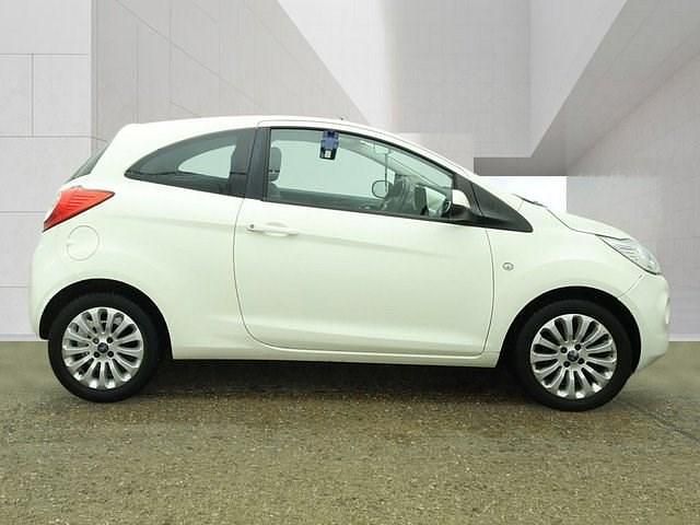 Used Ford Ka Zetec 69 HP (50 kW) 2012 White Hatchback