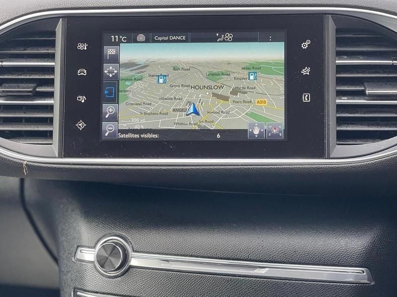 Used Peugeot 308 Active 130 HP (95 kW) 2016 White Estate