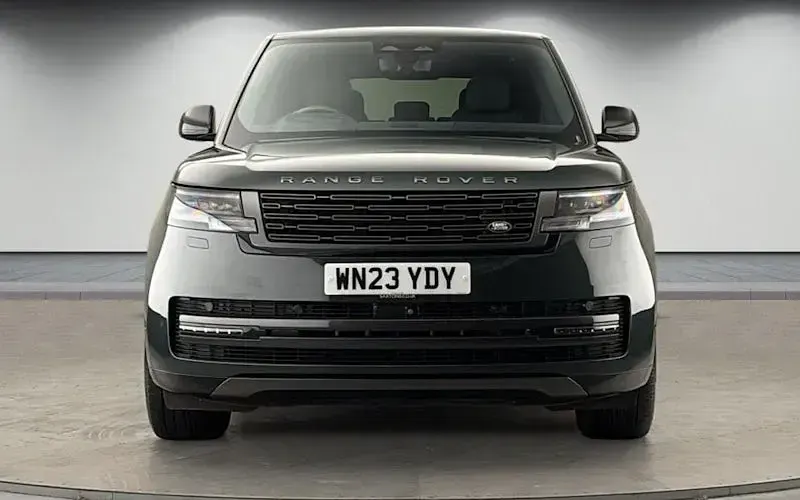 Used Land Rover Range Rover SE 441 HP (324 kW) 2023 Belgravia green (1dv) SUV
