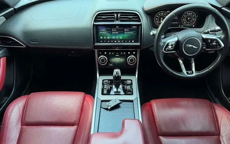 Gebraucht Jaguar XE R-Dynamic 300 PS (220 kW) 2019 Schwarz Limousine