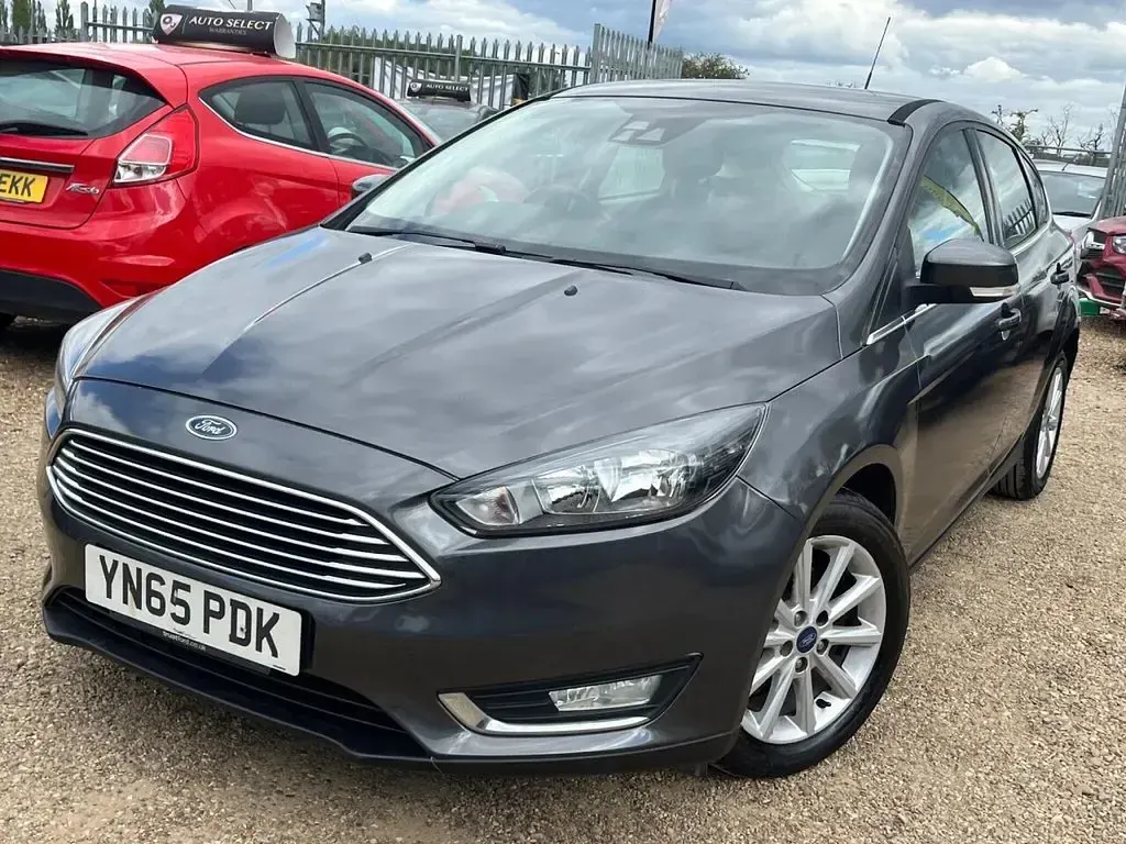 Used Ford Focus Titanium 125 HP (91 kW) 2015 Grey Hatchback