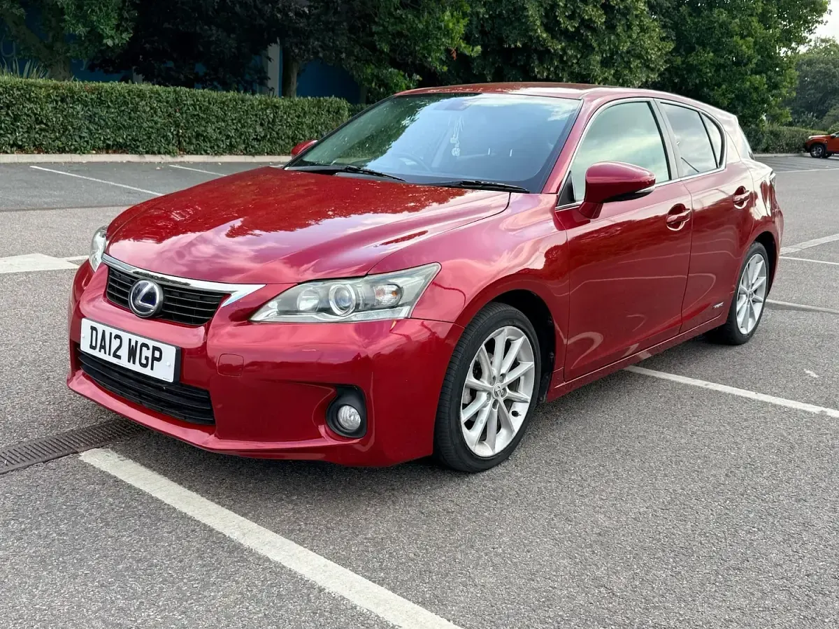 Used Lexus CT200h 134 HP (98 kW) 2012 Red Hatchback