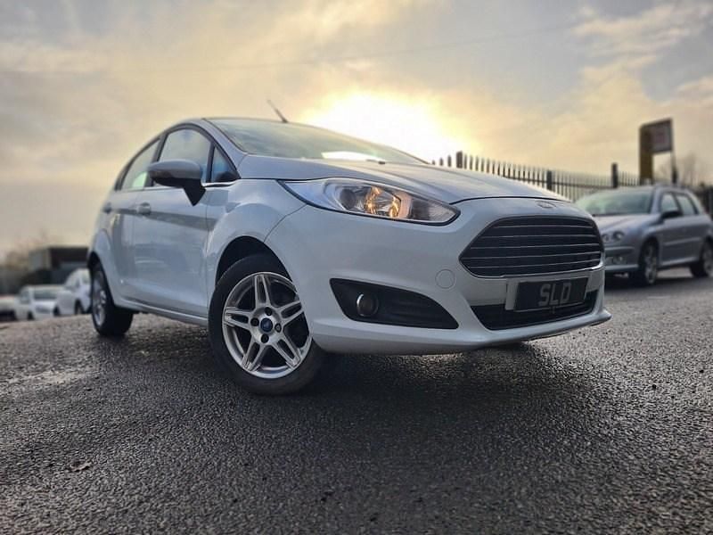 Used Ford Fiesta Zetec 2013 White Hatchback