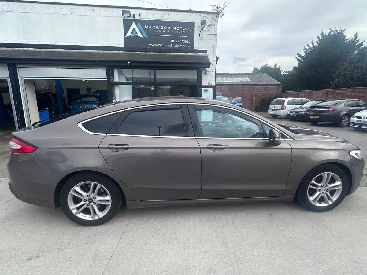 Used Ford Mondeo Titanium 180 HP (132 kW) 2015 Grey Hatchback