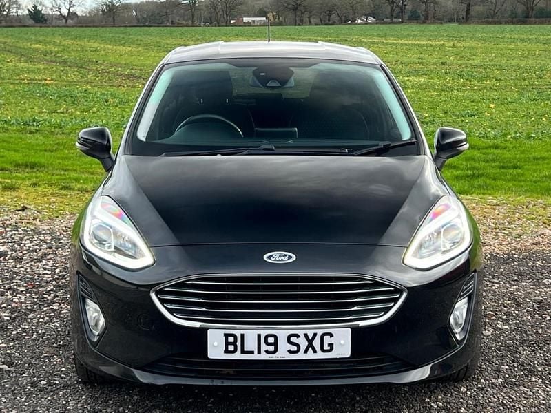 Used Ford Fiesta Zetec 70 HP (51 kW) 2019 Black Hatchback