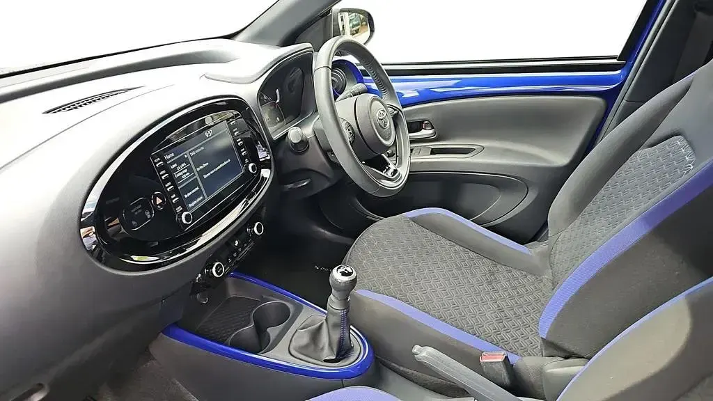 Used Toyota Aygo X 72 HP (52 kW) 2022 Juniper blue SUV