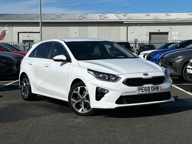 White Used 2018 Kia Ceed 3 Hatchback | £13,075 (Fair price) - Image 1/4