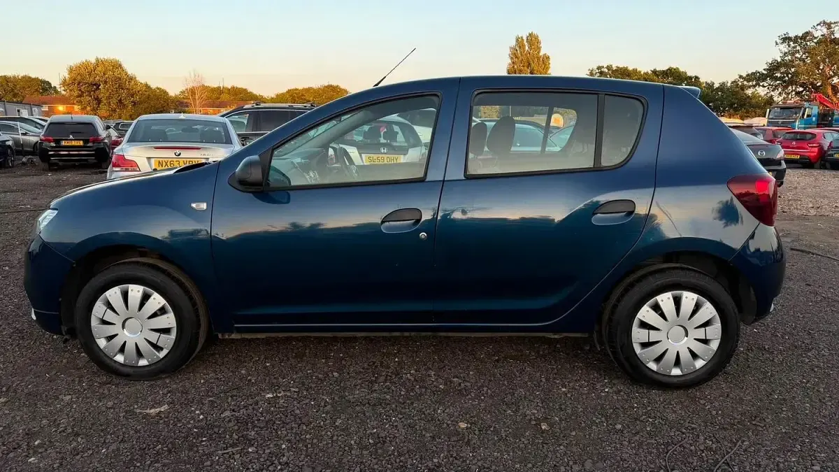 Used Dacia Sandero Ambiance 90 HP (66 kW) 2017 Blue Hatchback