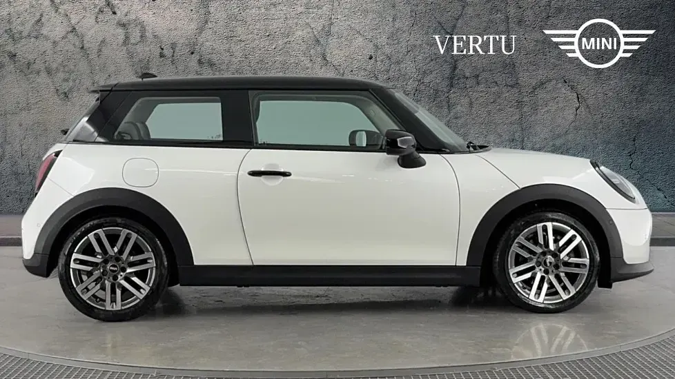 Usado Mini Cooper Hatch 154 HP (113 kW) 2024 Branco Citadino