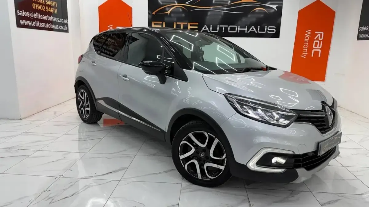 Used Renault Captur Dynamique 90 HP (66 kW) 2018 Silver/black SUV
