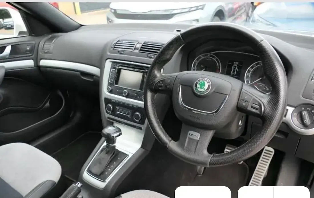 Used Skoda Octavia vRS 225 HP (165 kW) 2011 White Hatchback