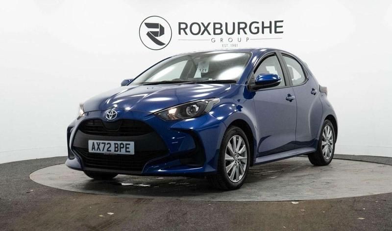 Used Toyota Yaris Hybrid 116 HP (85 kW) 2022 Blue Hatchback