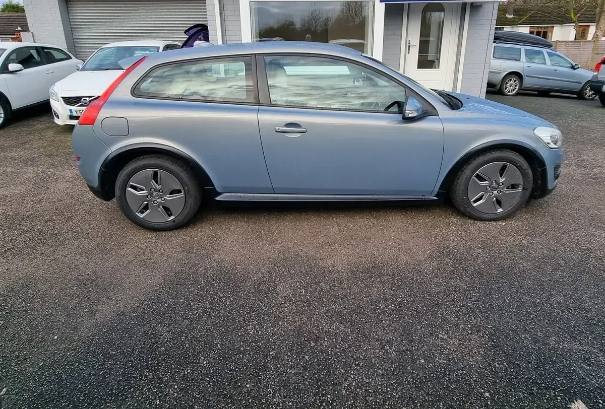 Used Volvo C30 SE Lux 115 HP (84 kW) 2012 Blue Hatchback