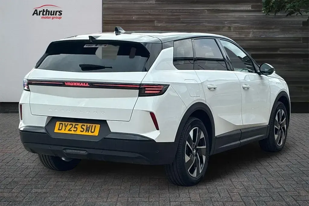 Used Vauxhall Grandland X Ultimate 134 HP (98 kW) 2025 White SUV