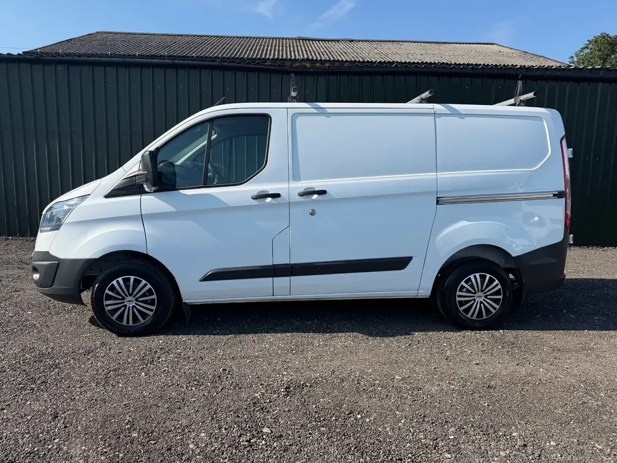 Used Ford Transit Custom 105 HP (77 kW) 2017 White Van