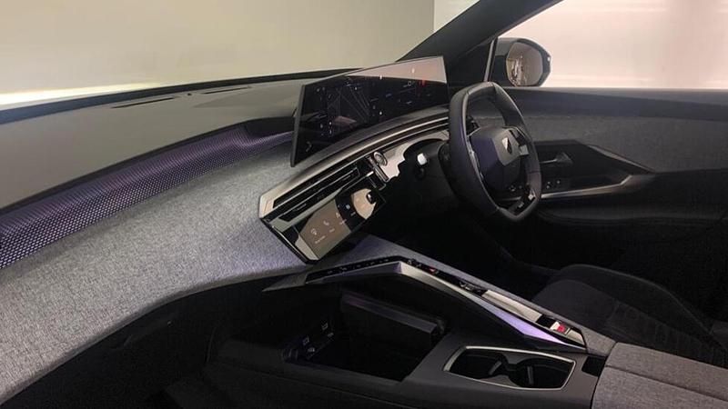 Grey Used 2024 Peugeot e-3008 GT SUV | £25,835 - Image 1/4