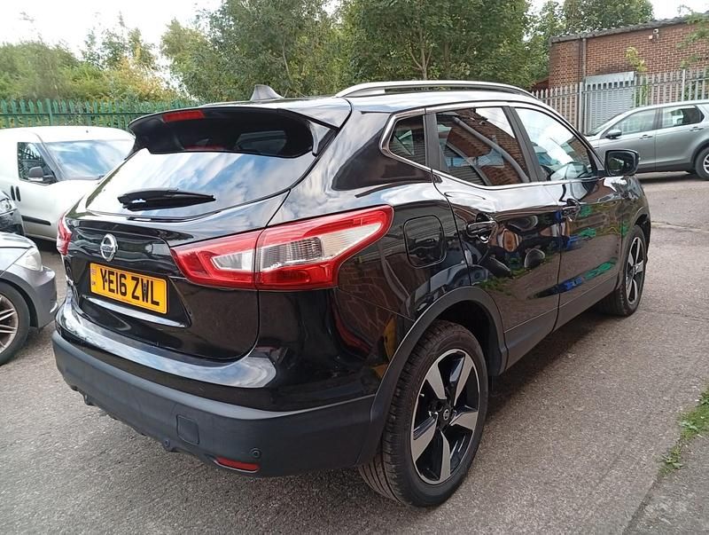 Black Used 2016 Nissan Qashqai N-Connecta SUV | £2,950 (Super price) - Image 1/4